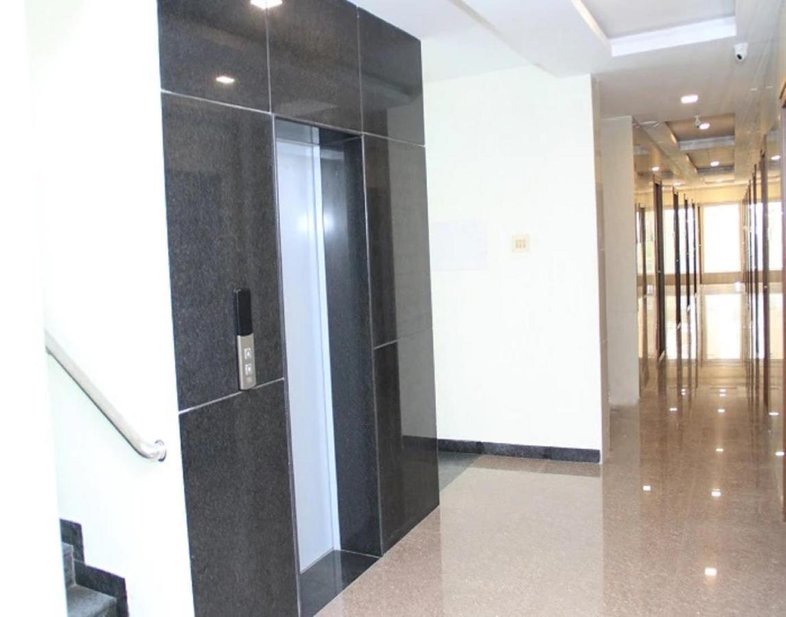 A And M Rooms And Residences Ченай Екстериор снимка
